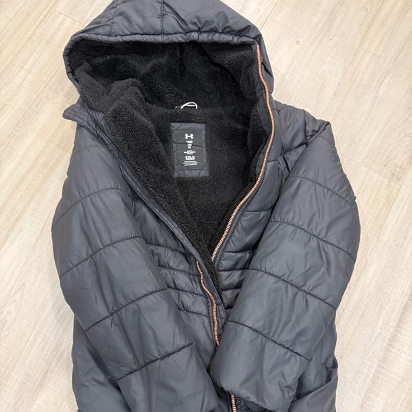 Girls under armour jacket - Picture 1 of 5